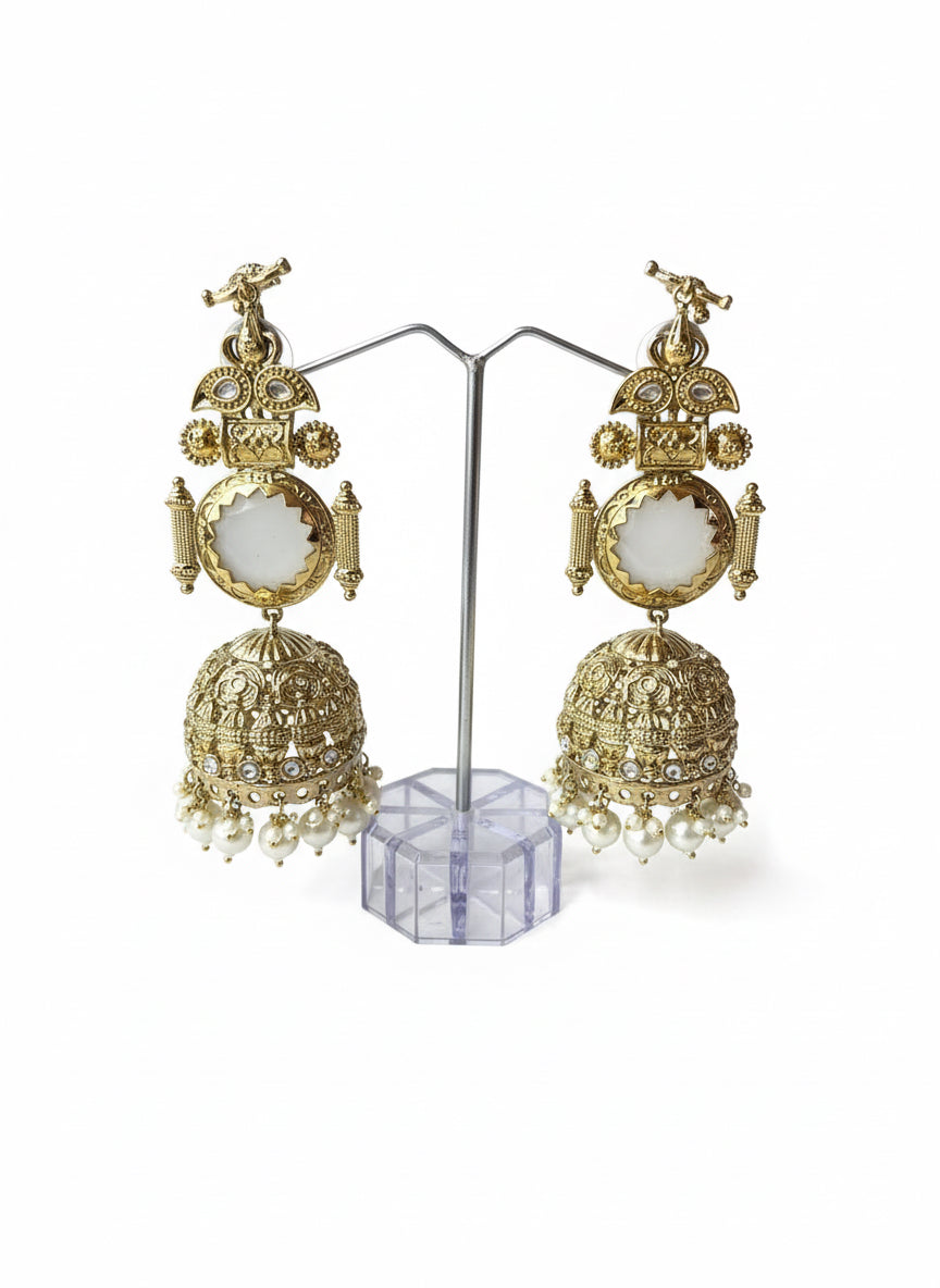 Earings with earings