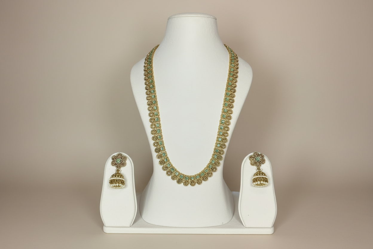 Ranihaar Set with earings and tikka