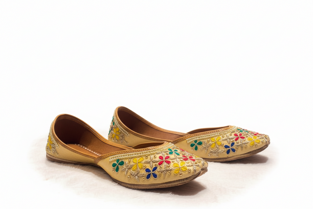 Beautiful ladies Punjabi jutti in Multicolour